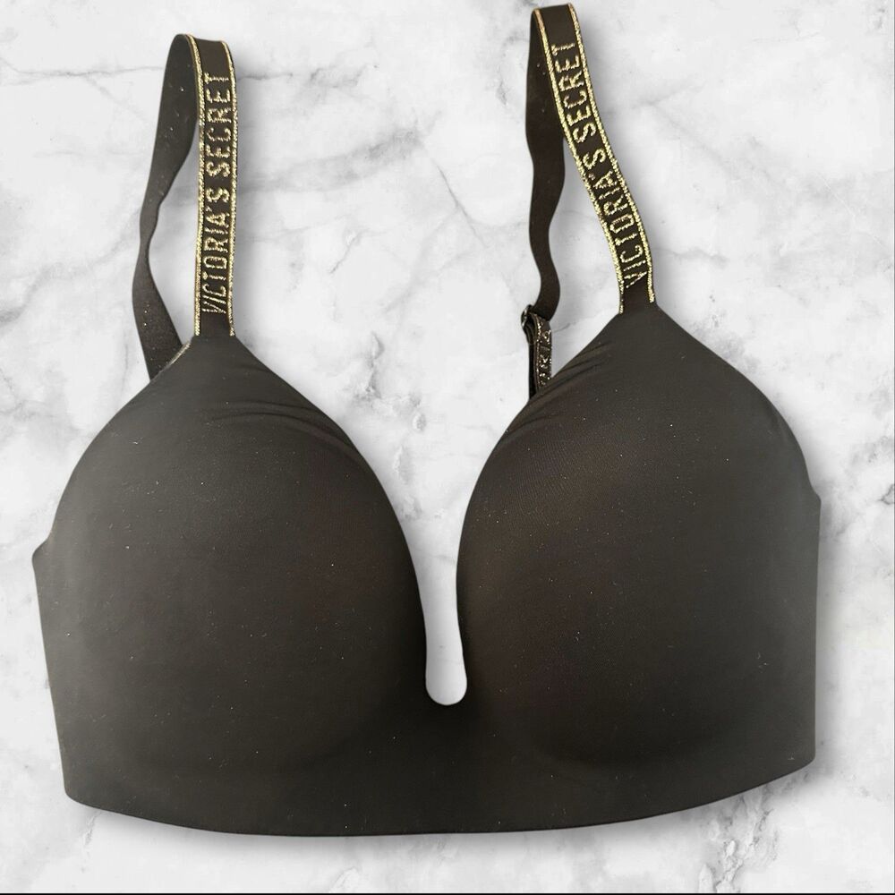 Victoria’s Secret Wireless Bra Size 32D‎ Black Lightly Lined TShirt Logo Straps